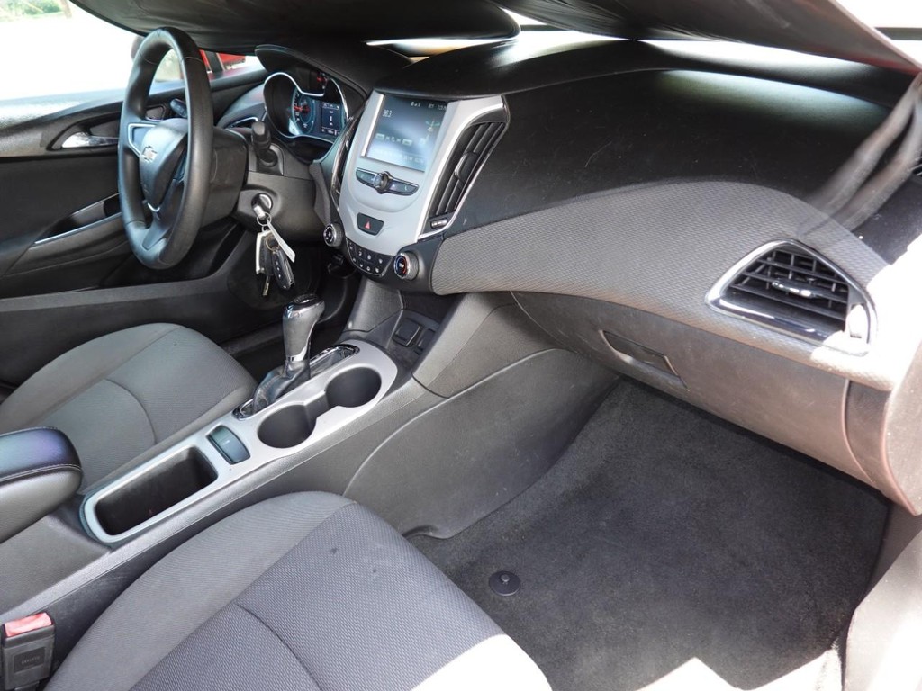 Chevrolet Cruze Vehicle Full-screen Gallery Image 21