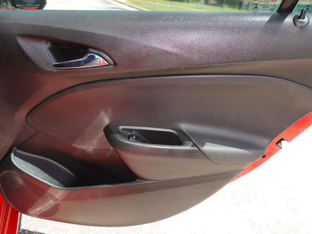 Chevrolet Cruze Vehicle Full-screen Gallery Image 25