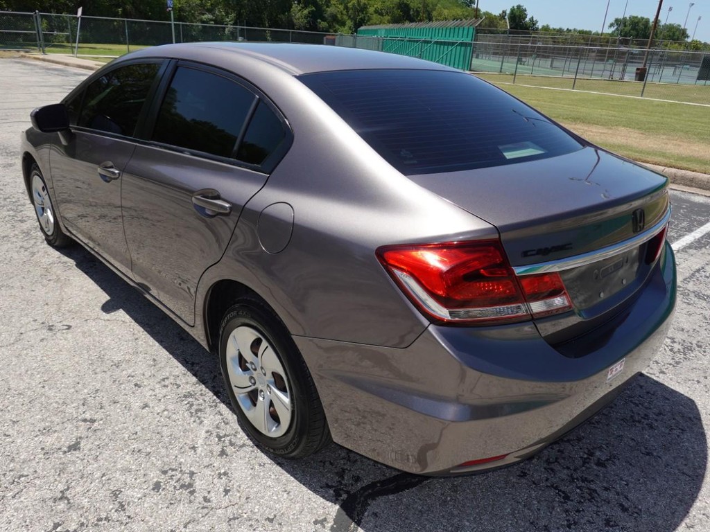 Honda Civic Sedan Vehicle Full-screen Gallery Image 05