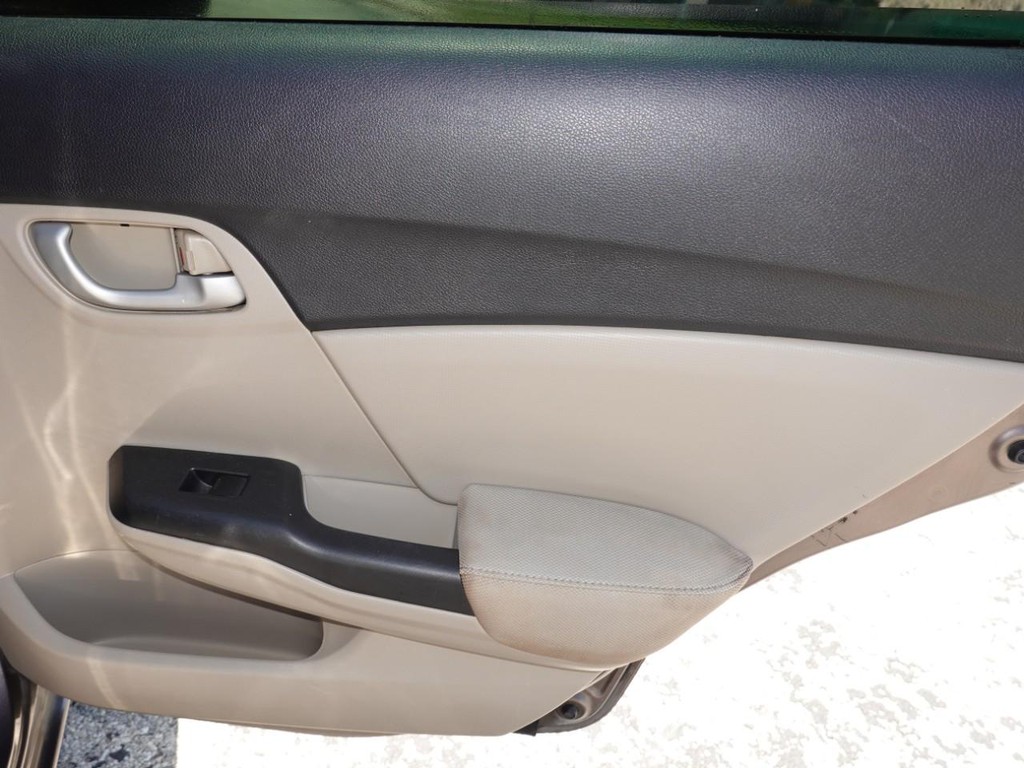 Honda Civic Sedan Vehicle Full-screen Gallery Image 25