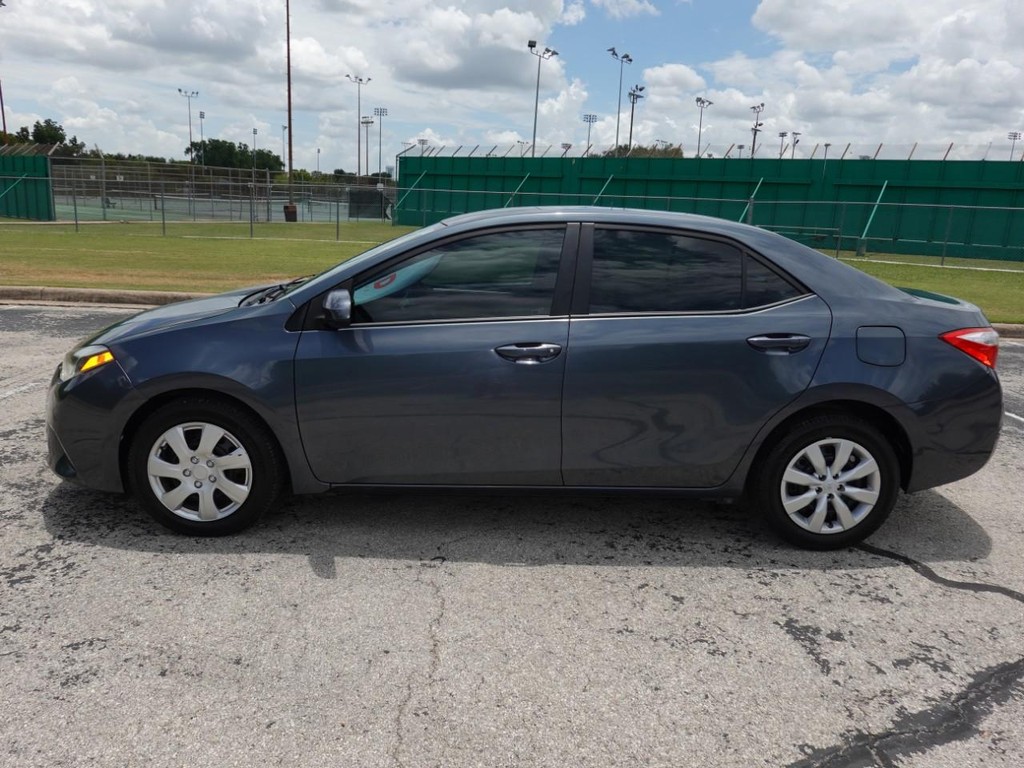 Toyota Corolla Vehicle Full-screen Gallery Image 04