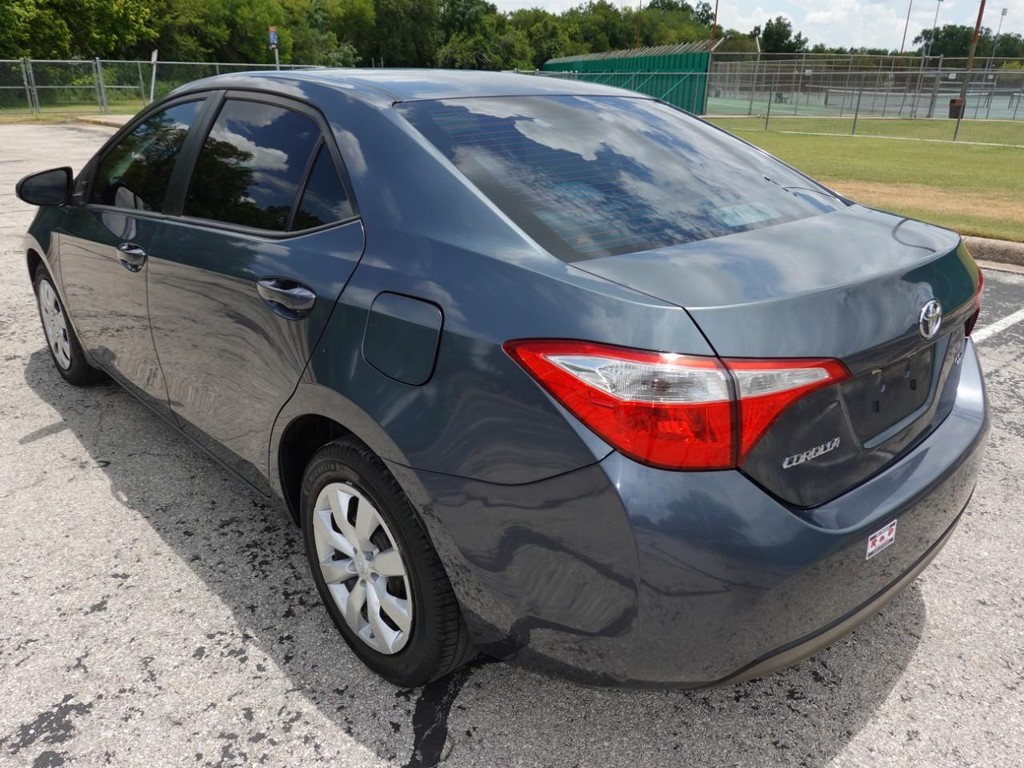 Toyota Corolla Vehicle Full-screen Gallery Image 05