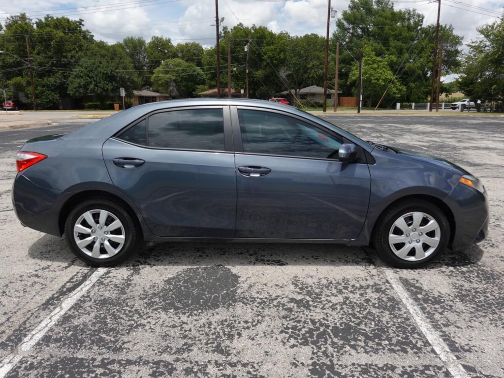 Toyota Corolla Vehicle Full-screen Gallery Image 08