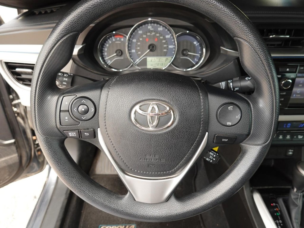 Toyota Corolla Vehicle Full-screen Gallery Image 13