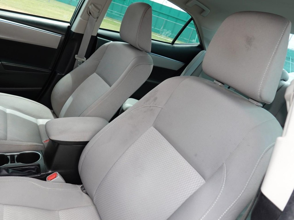 Toyota Corolla Vehicle Full-screen Gallery Image 16