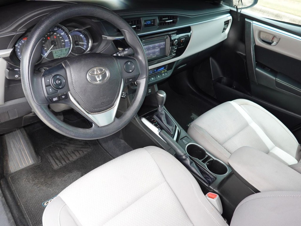 Toyota Corolla Vehicle Full-screen Gallery Image 17