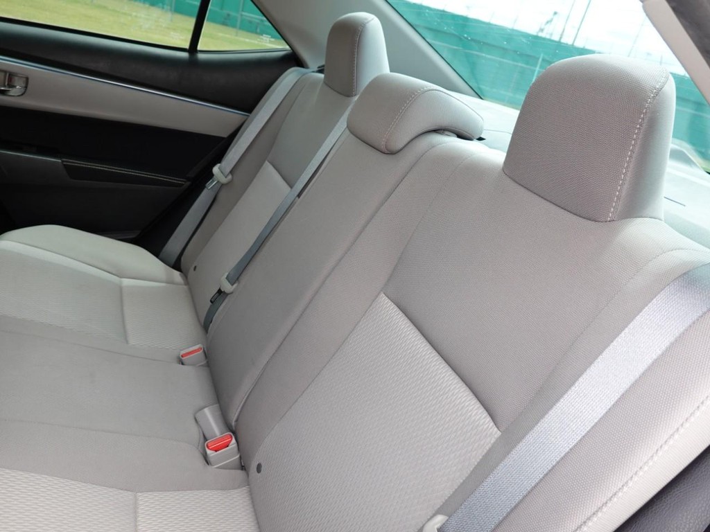 Toyota Corolla Vehicle Full-screen Gallery Image 19