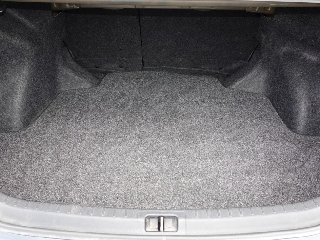 Toyota Corolla Vehicle Full-screen Gallery Image 26