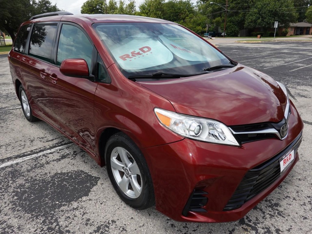 Toyota Sienna Vehicle Full-screen Gallery Image 01