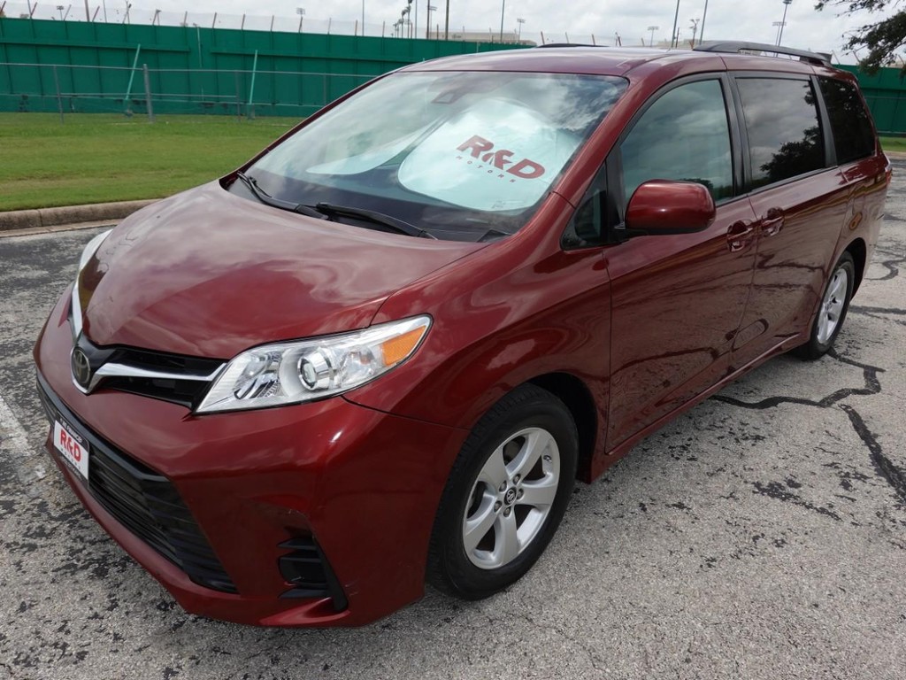 Toyota Sienna Vehicle Full-screen Gallery Image 03