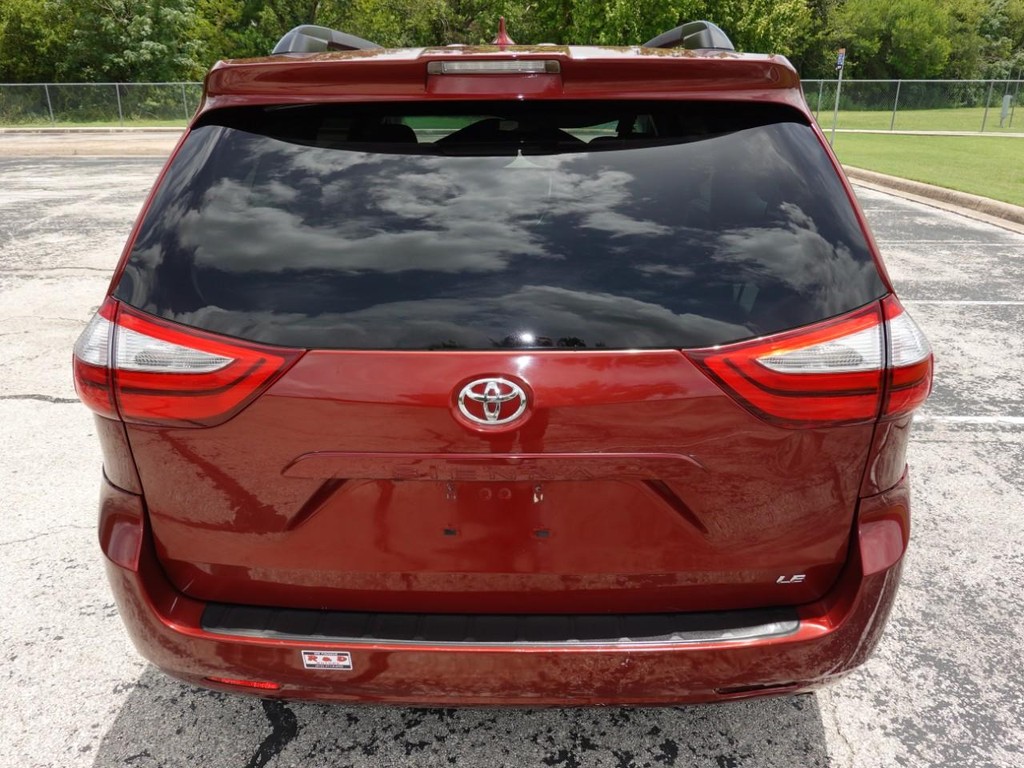 Toyota Sienna Vehicle Full-screen Gallery Image 06