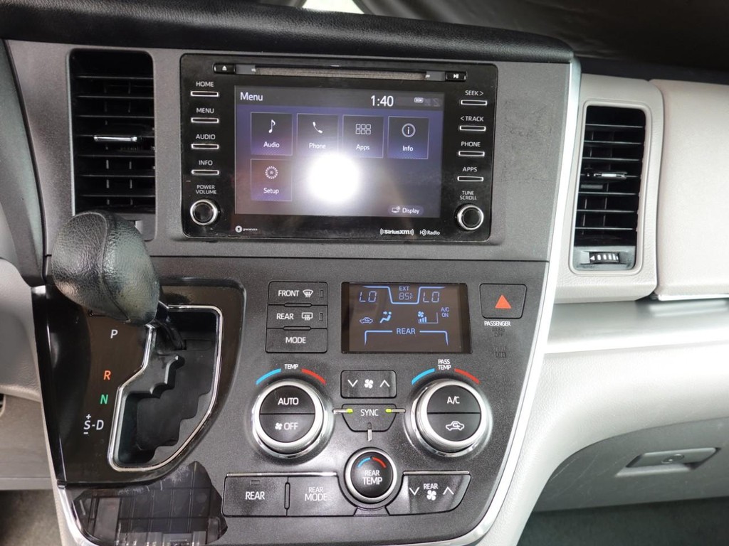 Toyota Sienna Vehicle Full-screen Gallery Image 14