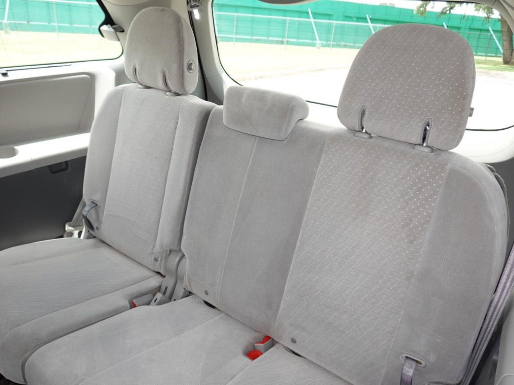 Toyota Sienna Vehicle Full-screen Gallery Image 20