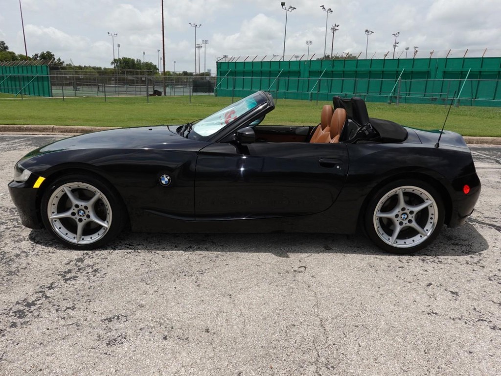 BMW Z4 Vehicle Full-screen Gallery Image 04