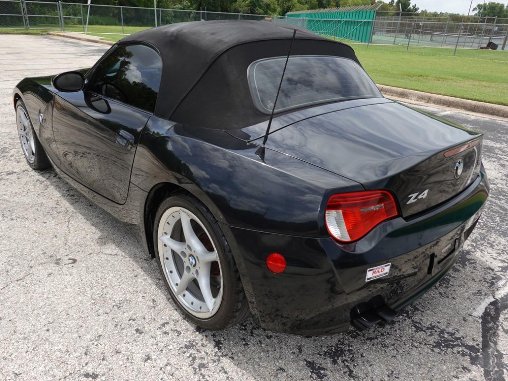BMW Z4 Vehicle Full-screen Gallery Image 05