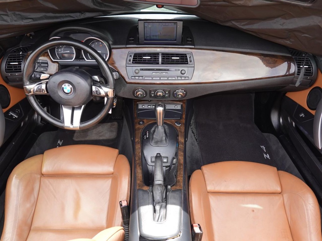 BMW Z4 Vehicle Full-screen Gallery Image 07