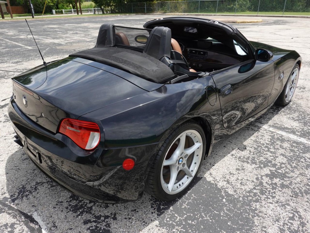 BMW Z4 Vehicle Full-screen Gallery Image 08