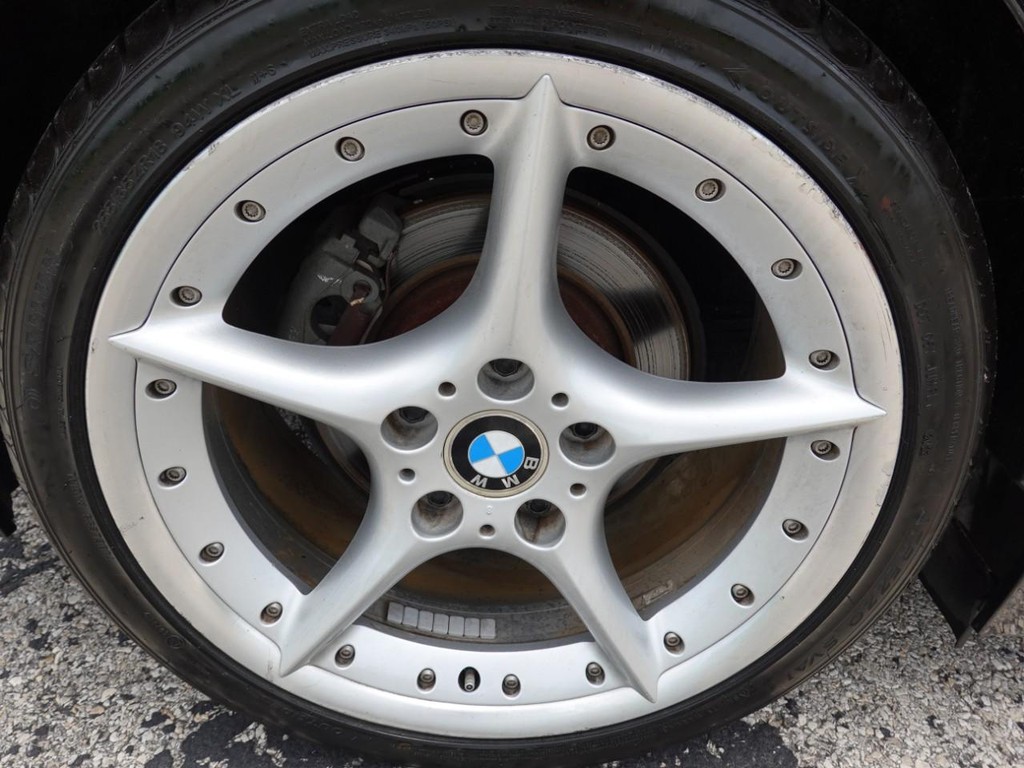 BMW Z4 Vehicle Full-screen Gallery Image 10