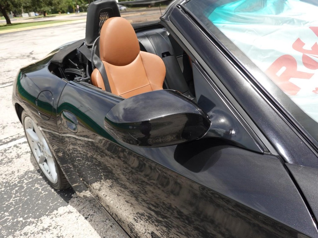 BMW Z4 Vehicle Full-screen Gallery Image 12