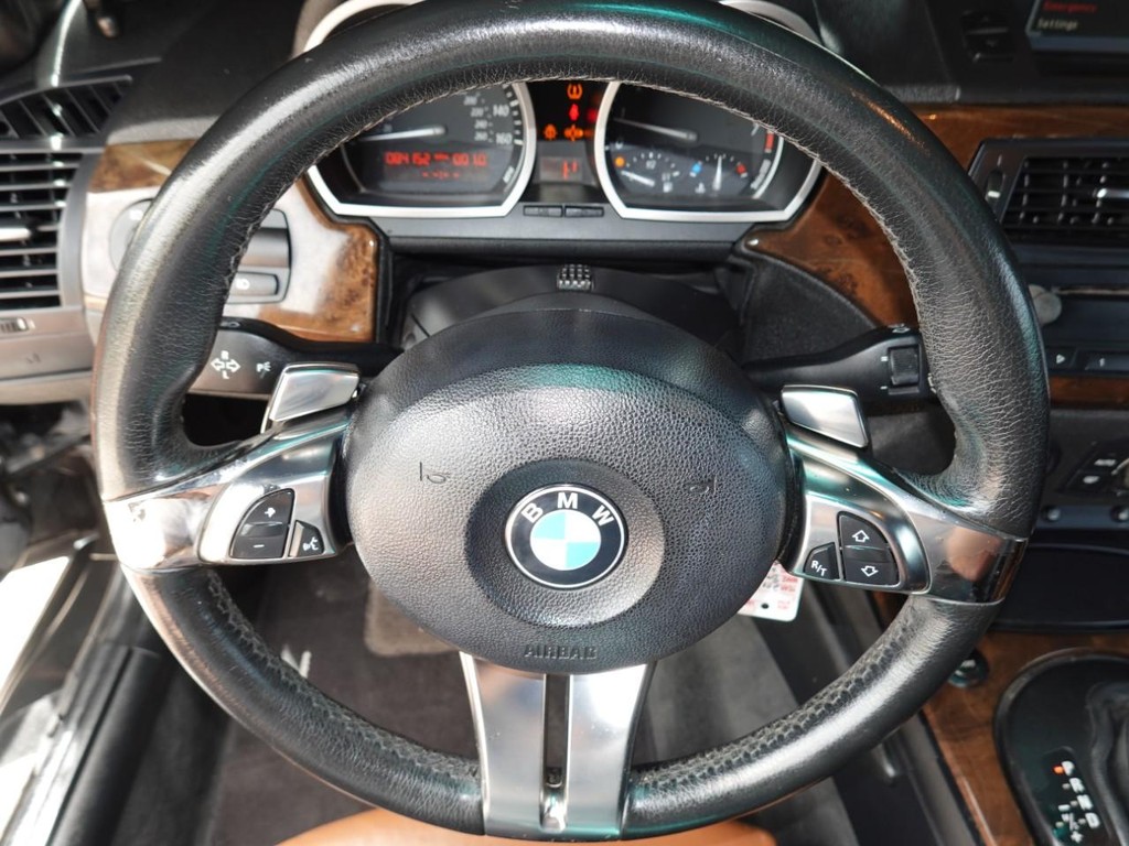 BMW Z4 Vehicle Full-screen Gallery Image 14