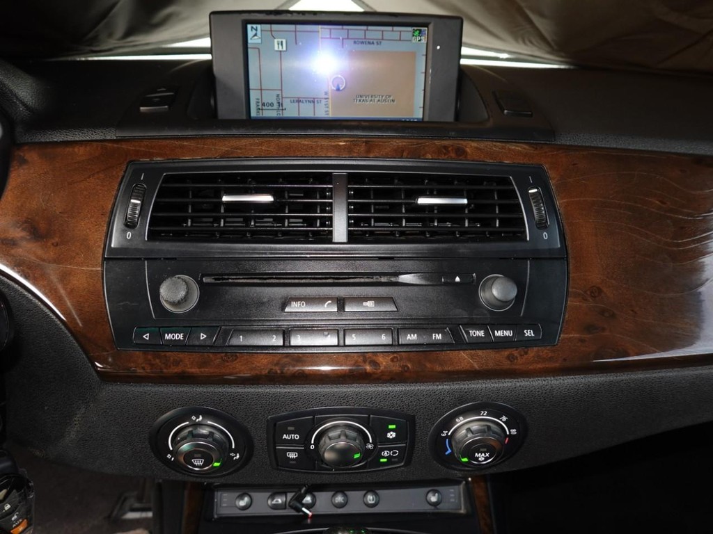 BMW Z4 Vehicle Full-screen Gallery Image 15