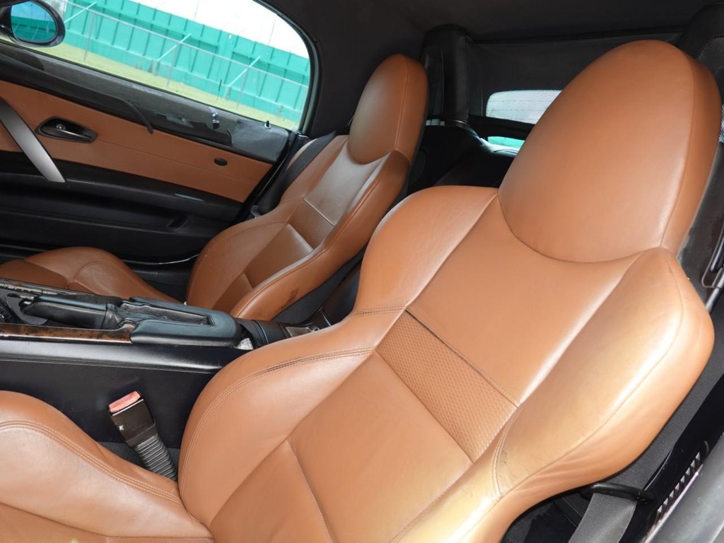 BMW Z4 Vehicle Full-screen Gallery Image 16