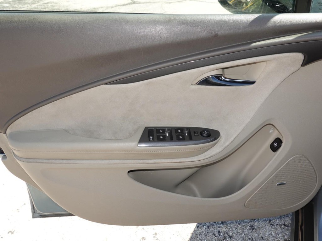 Chevrolet Volt Vehicle Full-screen Gallery Image 17