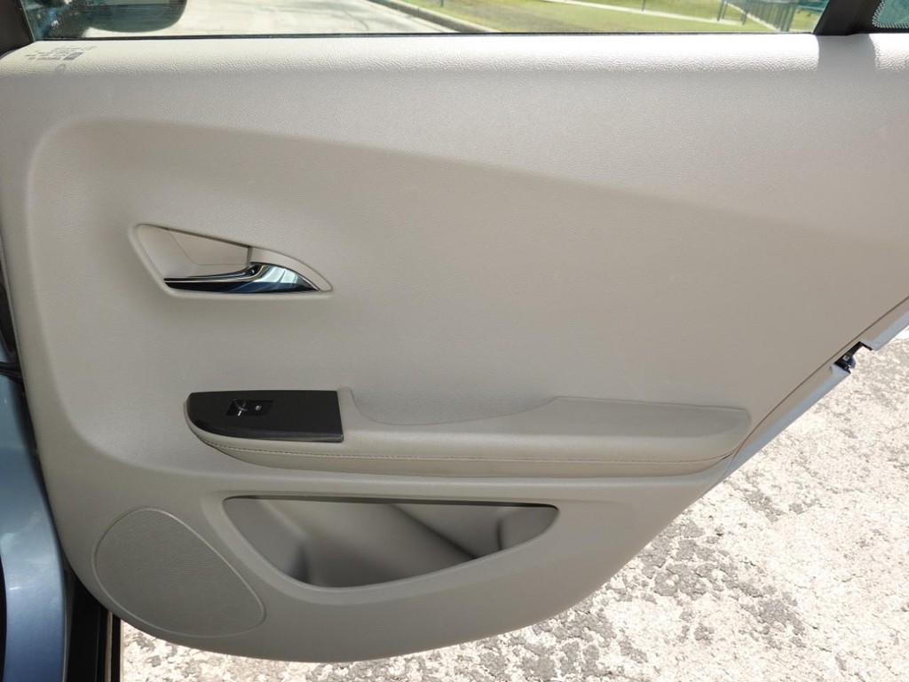Chevrolet Volt Vehicle Full-screen Gallery Image 24