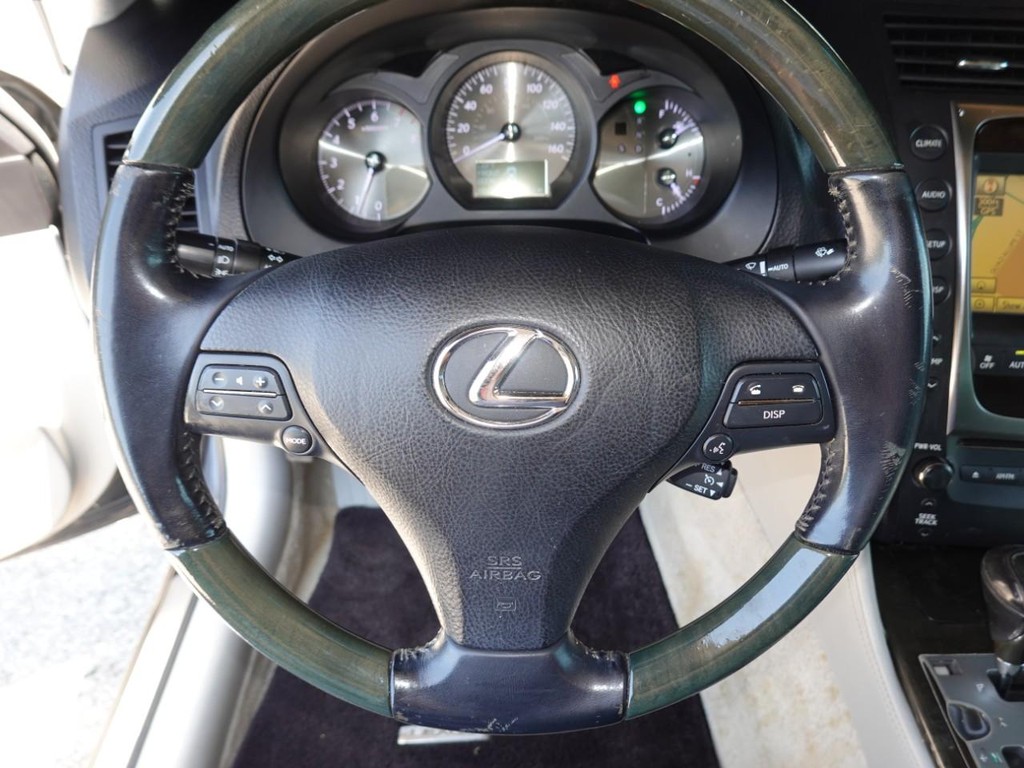 Lexus GS 350 Vehicle Full-screen Gallery Image 13