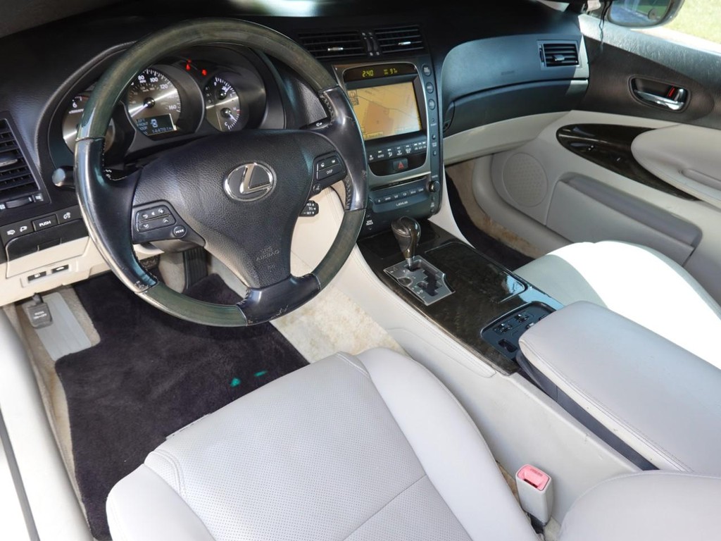 Lexus GS 350 Vehicle Full-screen Gallery Image 17