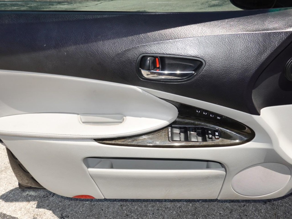 Lexus GS 350 Vehicle Full-screen Gallery Image 18