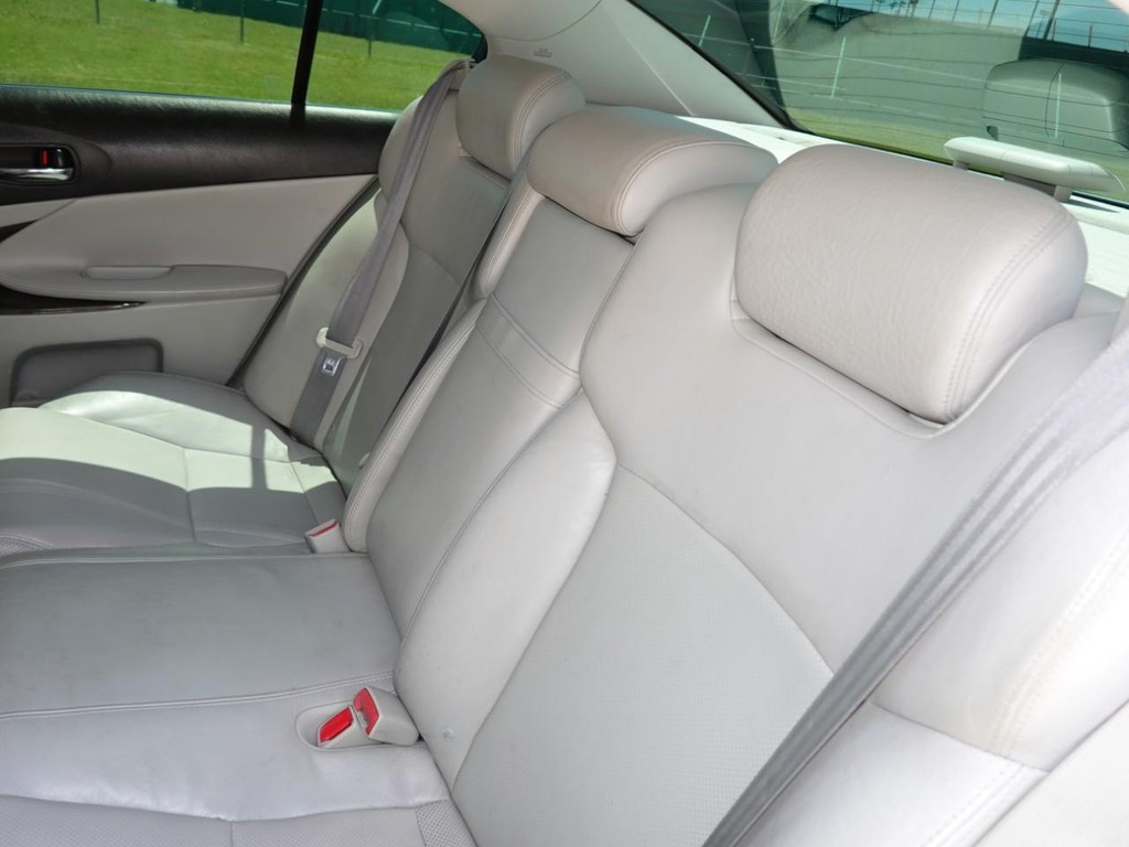 Lexus GS 350 Vehicle Full-screen Gallery Image 19