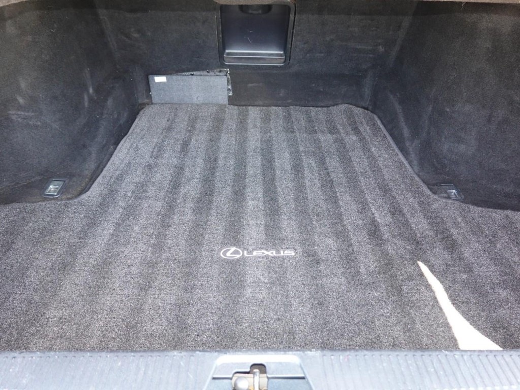 Lexus GS 350 Vehicle Full-screen Gallery Image 26