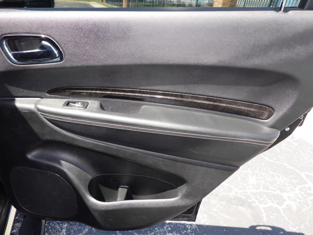 Dodge Durango Vehicle Full-screen Gallery Image 26