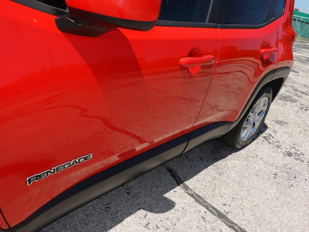 Jeep Renegade Vehicle Full-screen Gallery Image 08