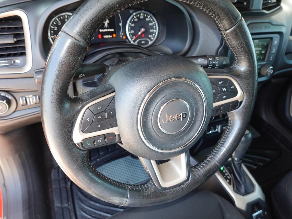 Jeep Renegade Vehicle Full-screen Gallery Image 11