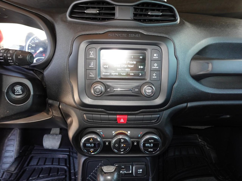 Jeep Renegade Vehicle Full-screen Gallery Image 12