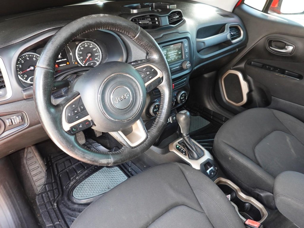 Jeep Renegade Vehicle Full-screen Gallery Image 15