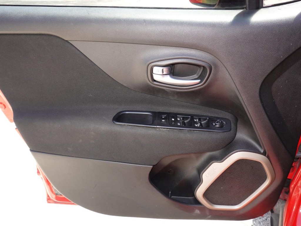 Jeep Renegade Vehicle Full-screen Gallery Image 16
