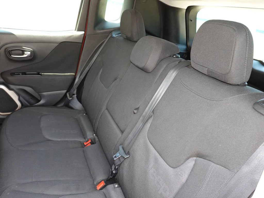 Jeep Renegade Vehicle Full-screen Gallery Image 17
