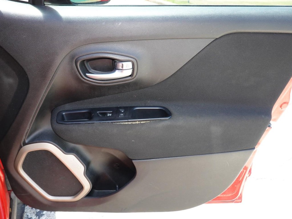 Jeep Renegade Vehicle Full-screen Gallery Image 21