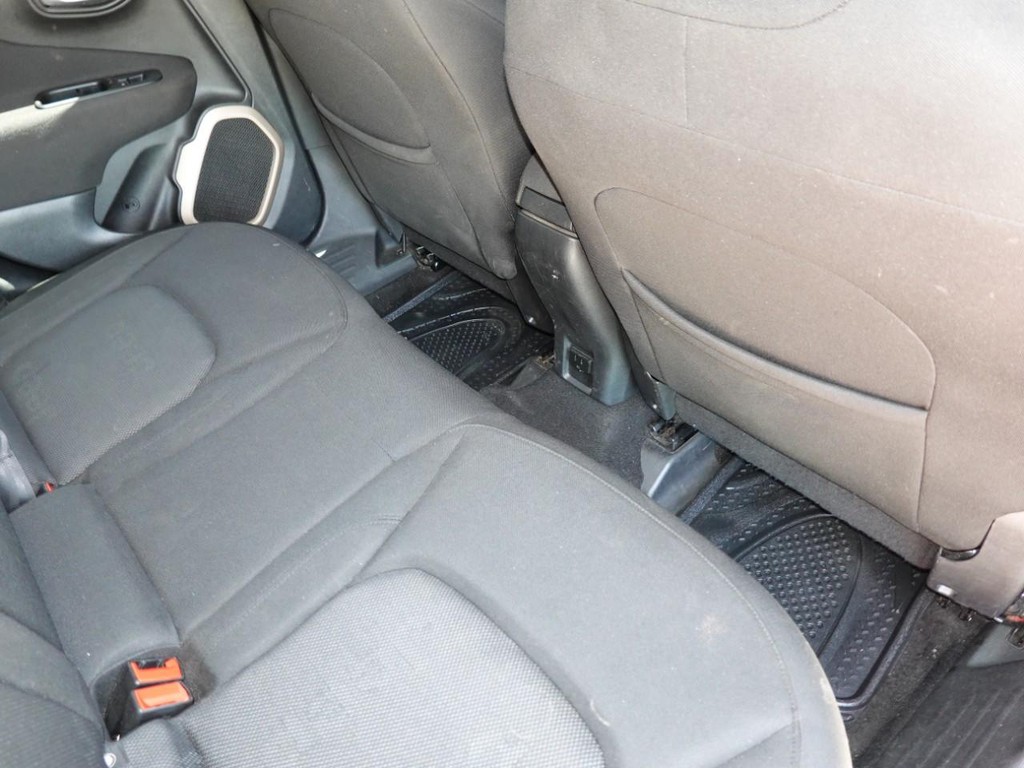 Jeep Renegade Vehicle Full-screen Gallery Image 22