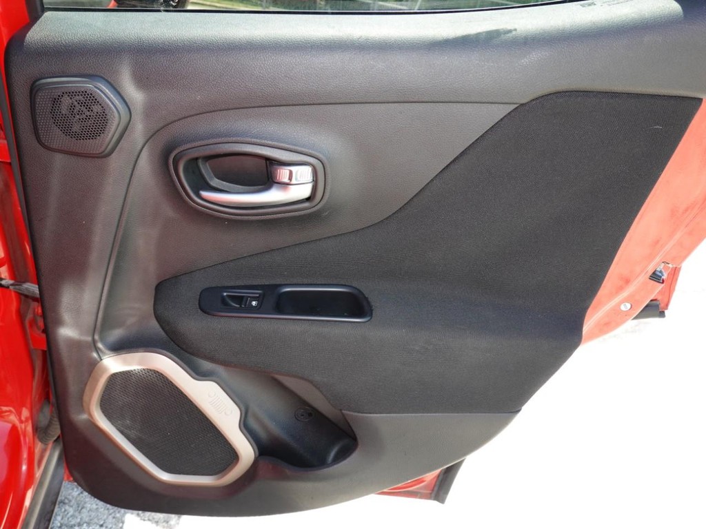 Jeep Renegade Vehicle Full-screen Gallery Image 23