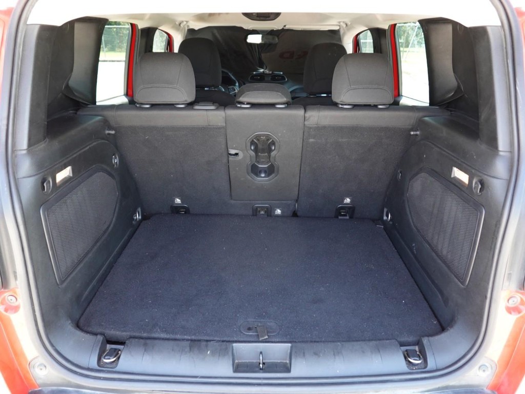 Jeep Renegade Vehicle Full-screen Gallery Image 24