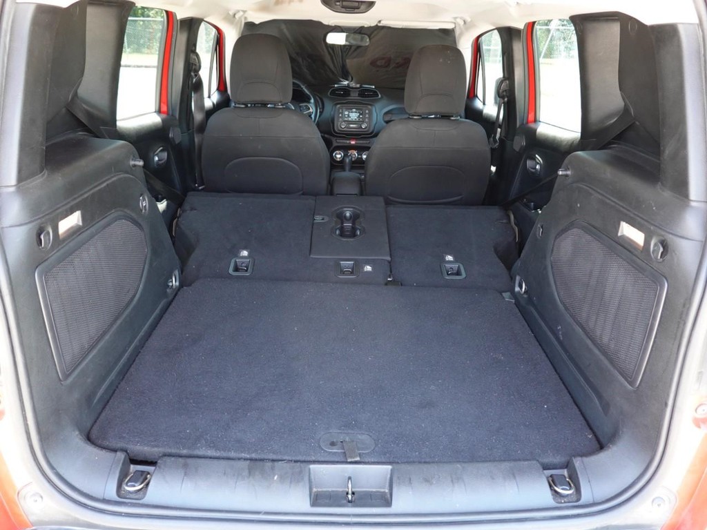 Jeep Renegade Vehicle Full-screen Gallery Image 25