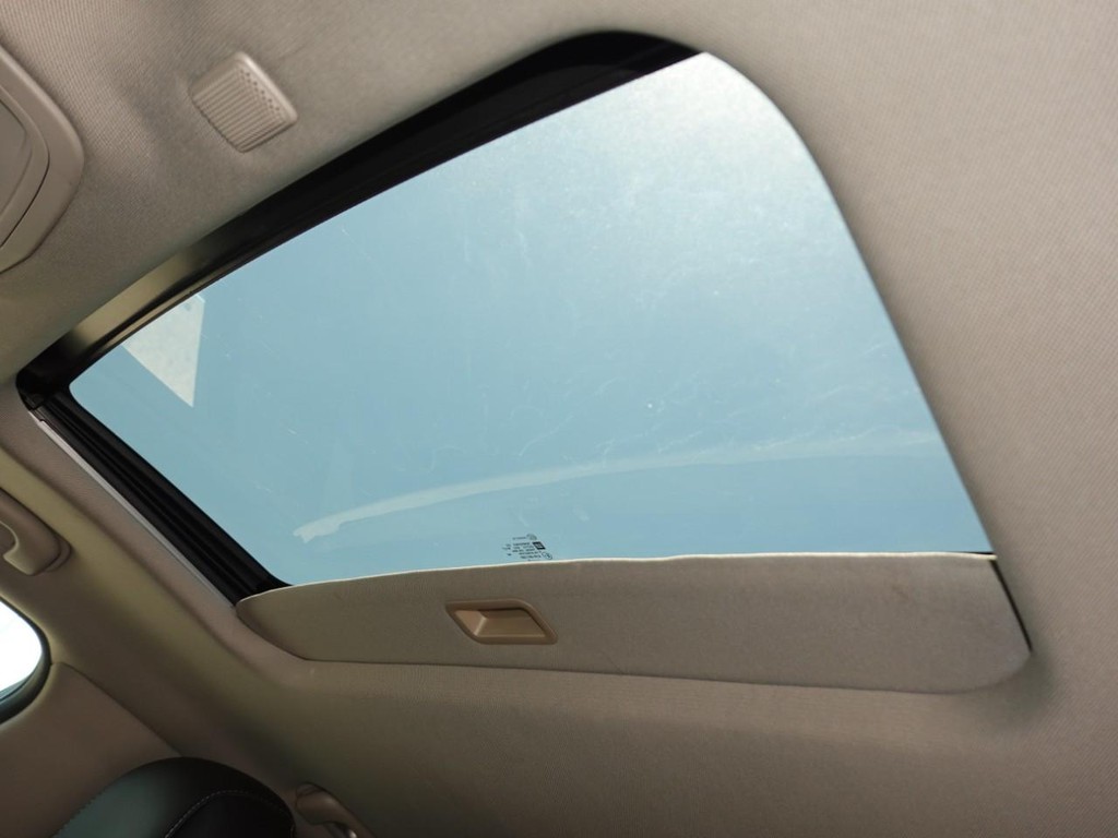 Cadillac ATS Vehicle Full-screen Gallery Image 16