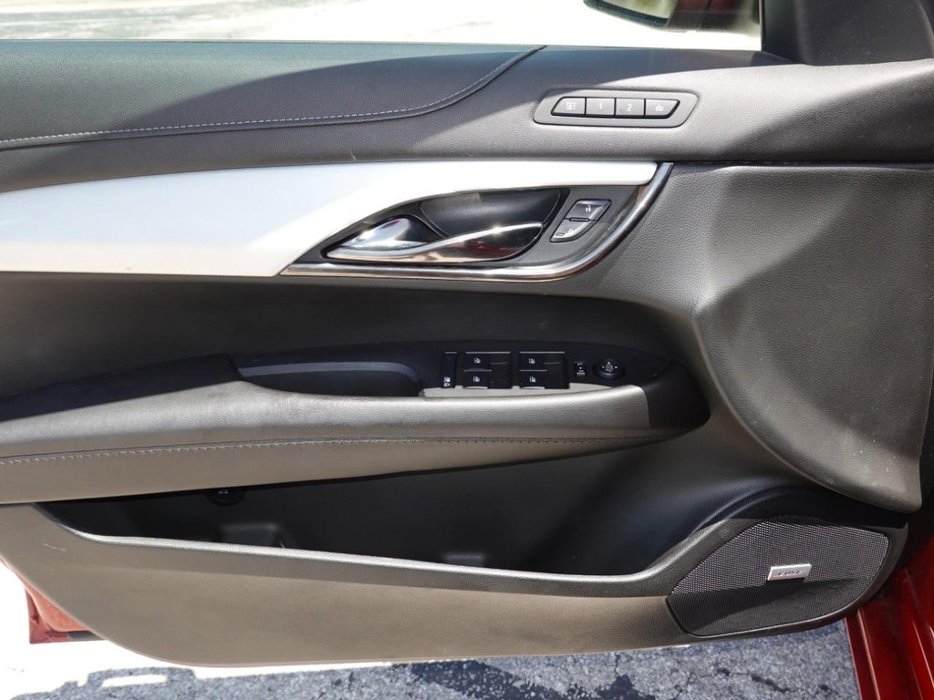 Cadillac ATS Vehicle Full-screen Gallery Image 18