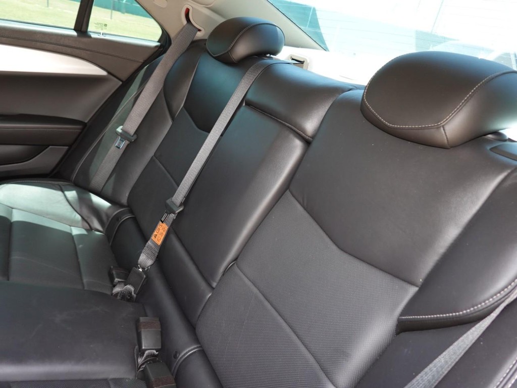 Cadillac ATS Vehicle Full-screen Gallery Image 19