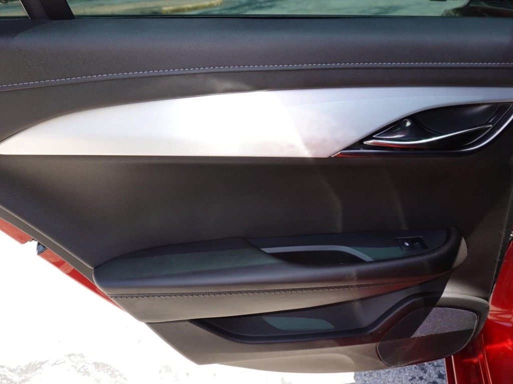 Cadillac ATS Vehicle Full-screen Gallery Image 20