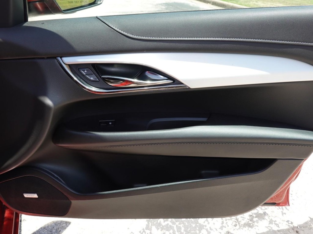 Cadillac ATS Vehicle Full-screen Gallery Image 23